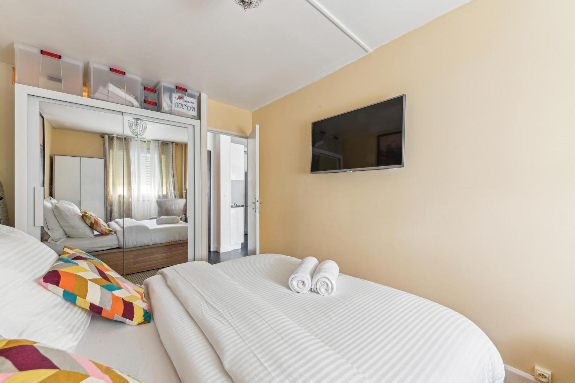 Chic And Comfortable Apart With Balcony Levallois-Perret Buitenkant foto